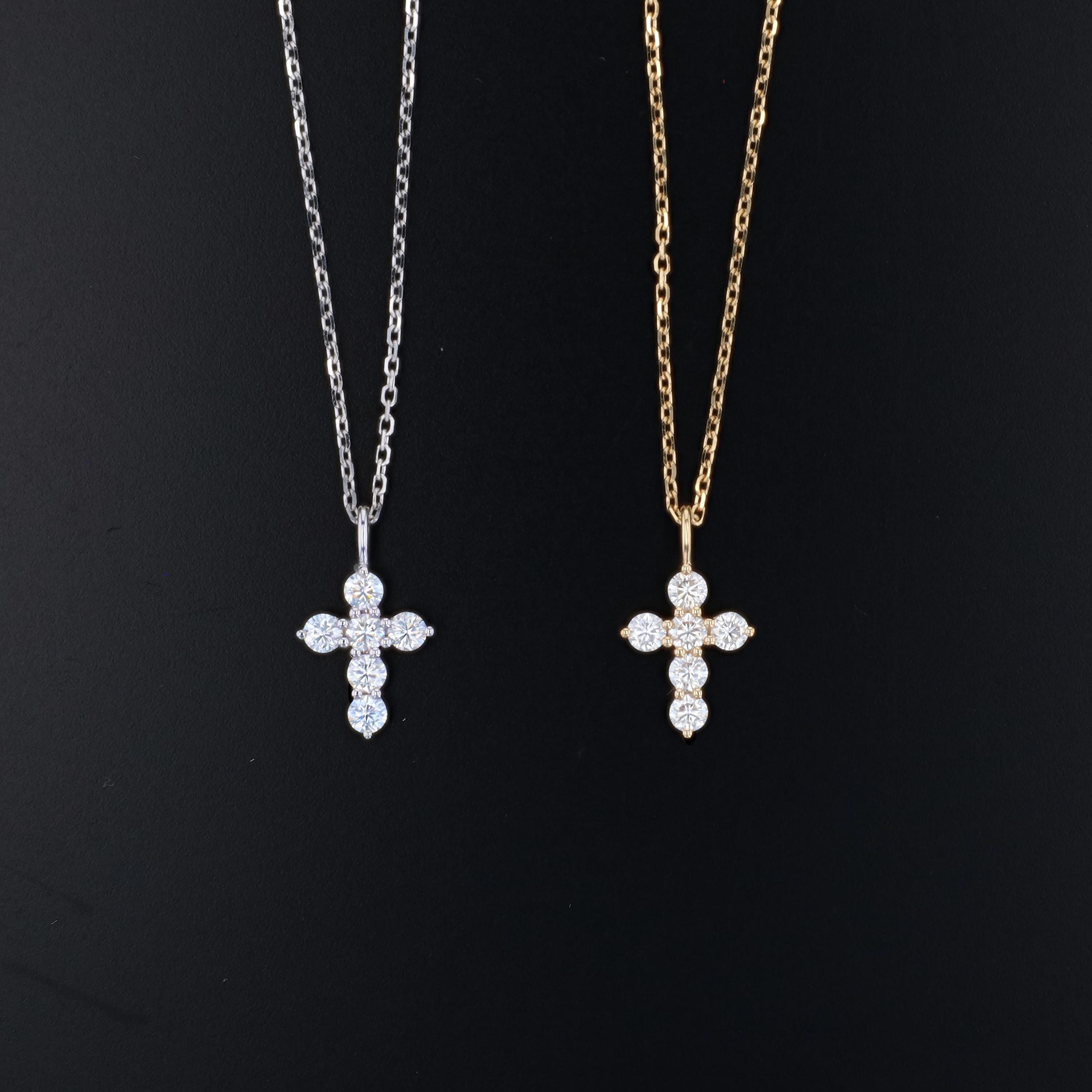 Mini Cross in 14kt Gold